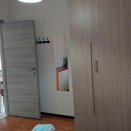 Affitti Brevi Ferrera Bilocale Ilenia 20 Minuti Da Rho Fiera E San Siro Apartment Bareggio Bagian luar foto